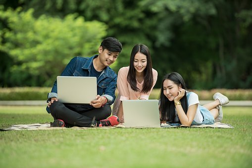嵘字辈的好听女孩名字 象征温暖阳光的女孩名字
